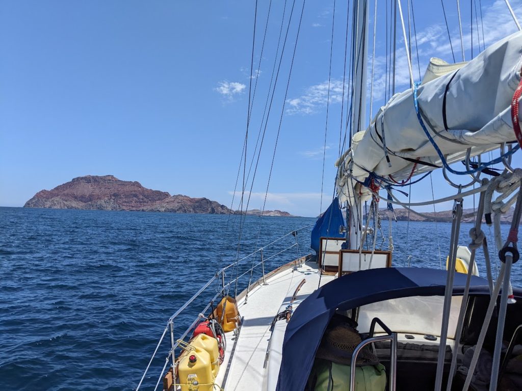 diy dyneema lifelines installed on a cruising sailboat